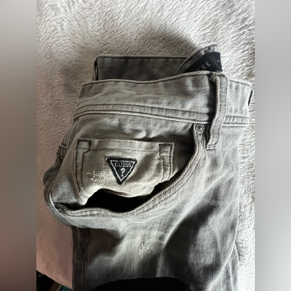 Guess relax fit gray color jeans, size 31x32